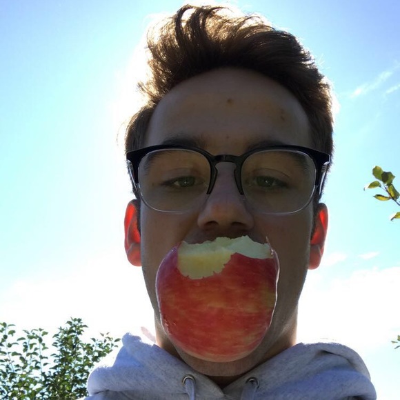 Meet your Posher, Zach - Picture 10 of 16